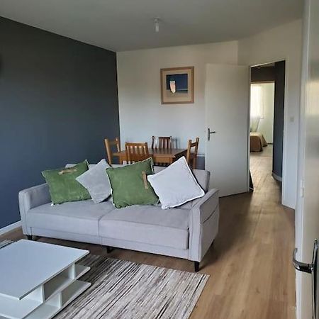 Appartement Moderne Et Equipe LʼIsle-Jourdain Kültér fotó