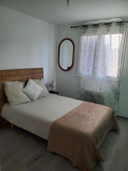 Appartement Moderne Et Equipe LʼIsle-Jourdain Kültér fotó